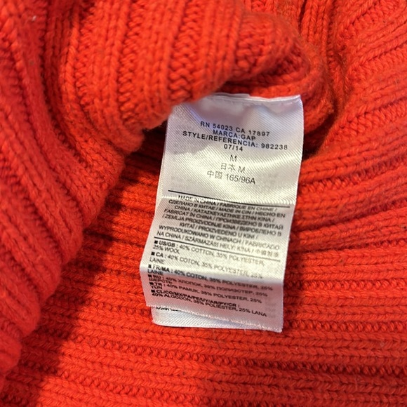 GAP- Orangish / Red cropped sweater. Size M - Picture 11 of 12